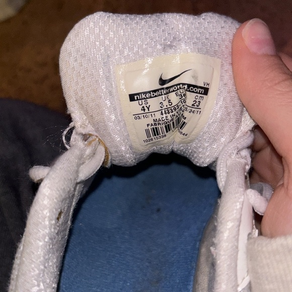 Nike Women’s Youth Shoe - Picture 7 of 7